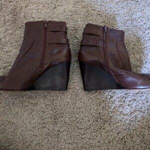 Nine West size 9 wedge